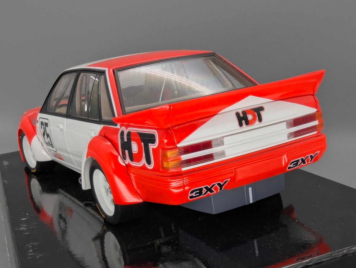 Modellautos 1:18 Biante Holden VK Commodore Bathurst 1000 1985 #25 mit OVP