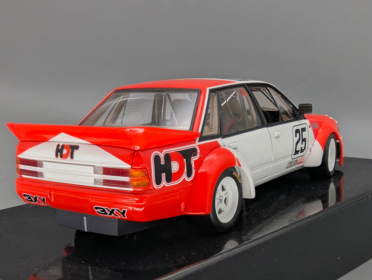 Modellautos 1:18 Biante Holden VK Commodore Bathurst 1000 1985 #25 mit OVP
