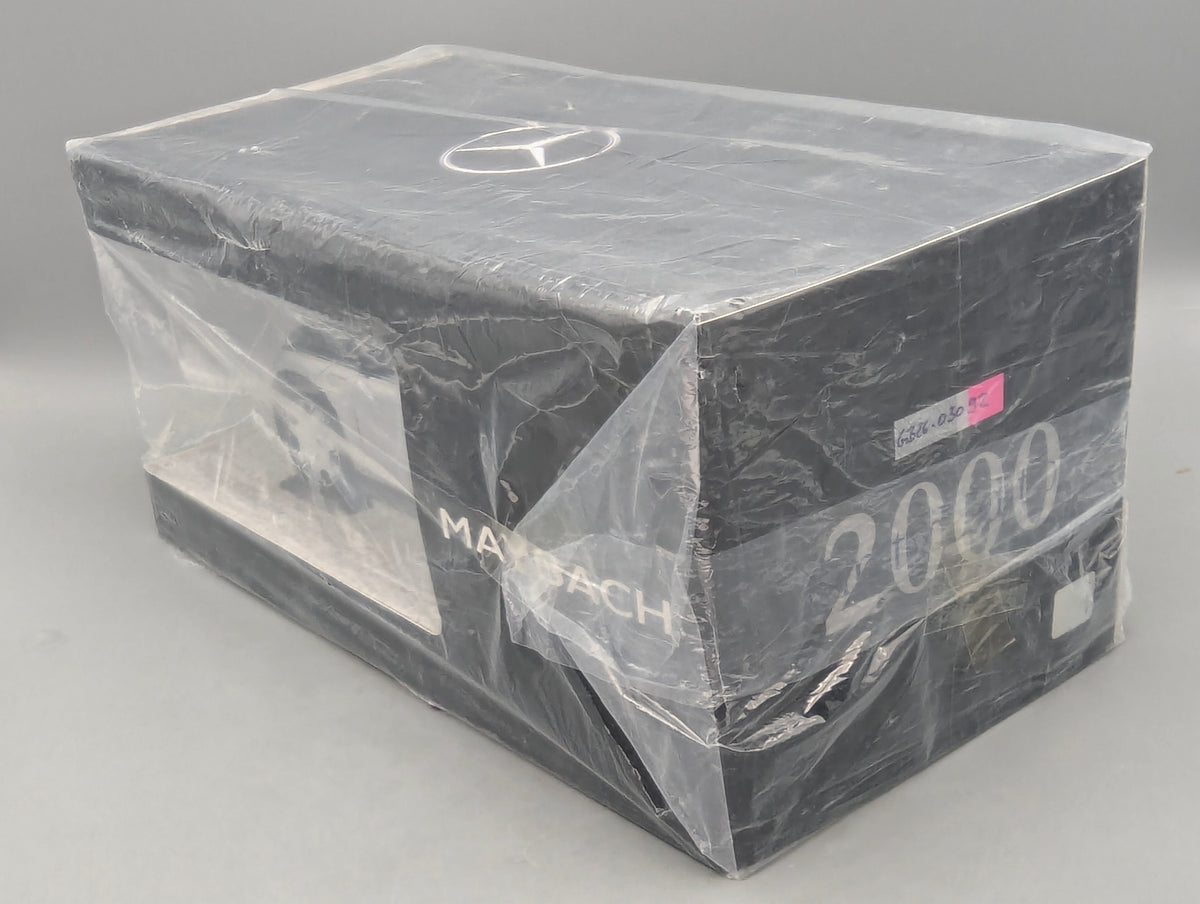 Modellautos 1:18 NZG Mercedes Maybach EQS 680 SUV Nauticblau Hightechsilber OVP