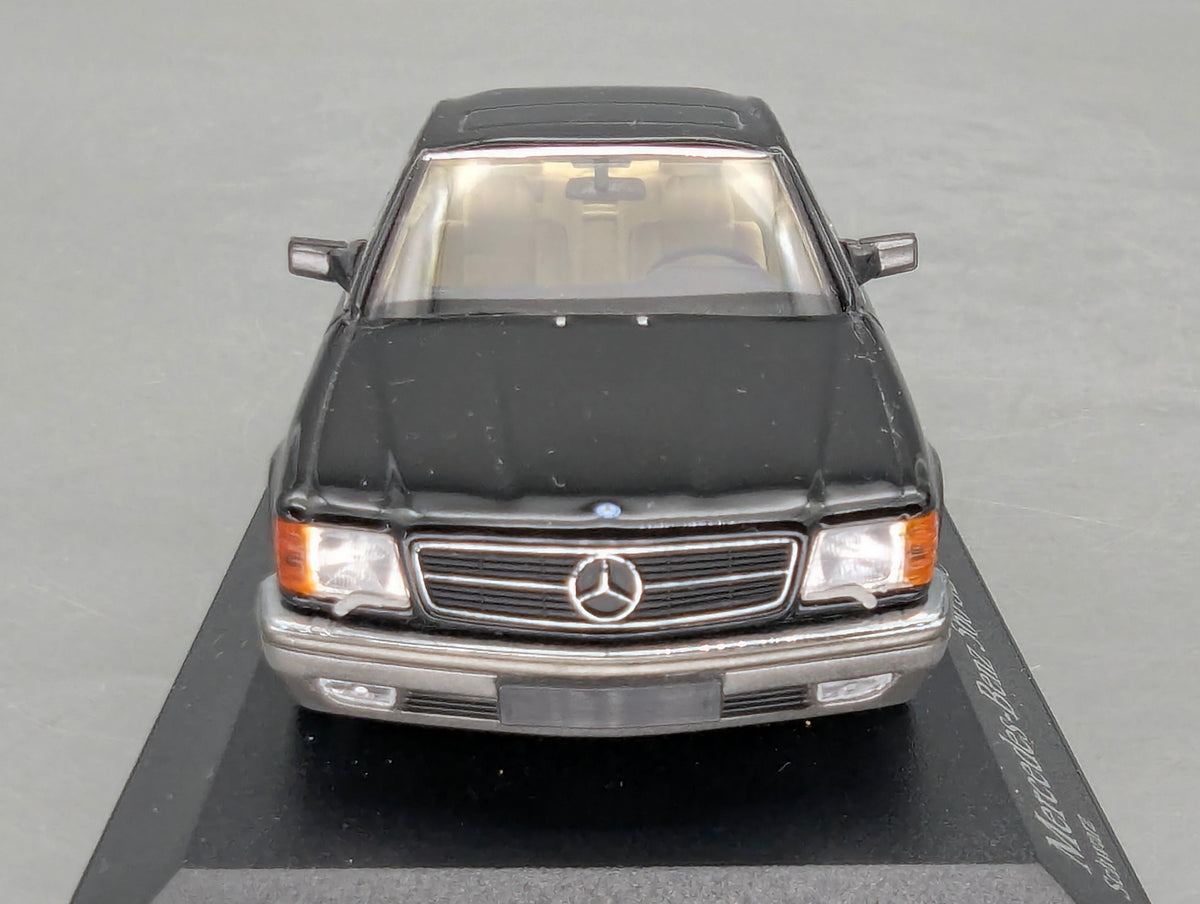 Modellautos 1:43 Minichamps Mercedes Benz 560 SEC 1986 Schwarz mit OVP