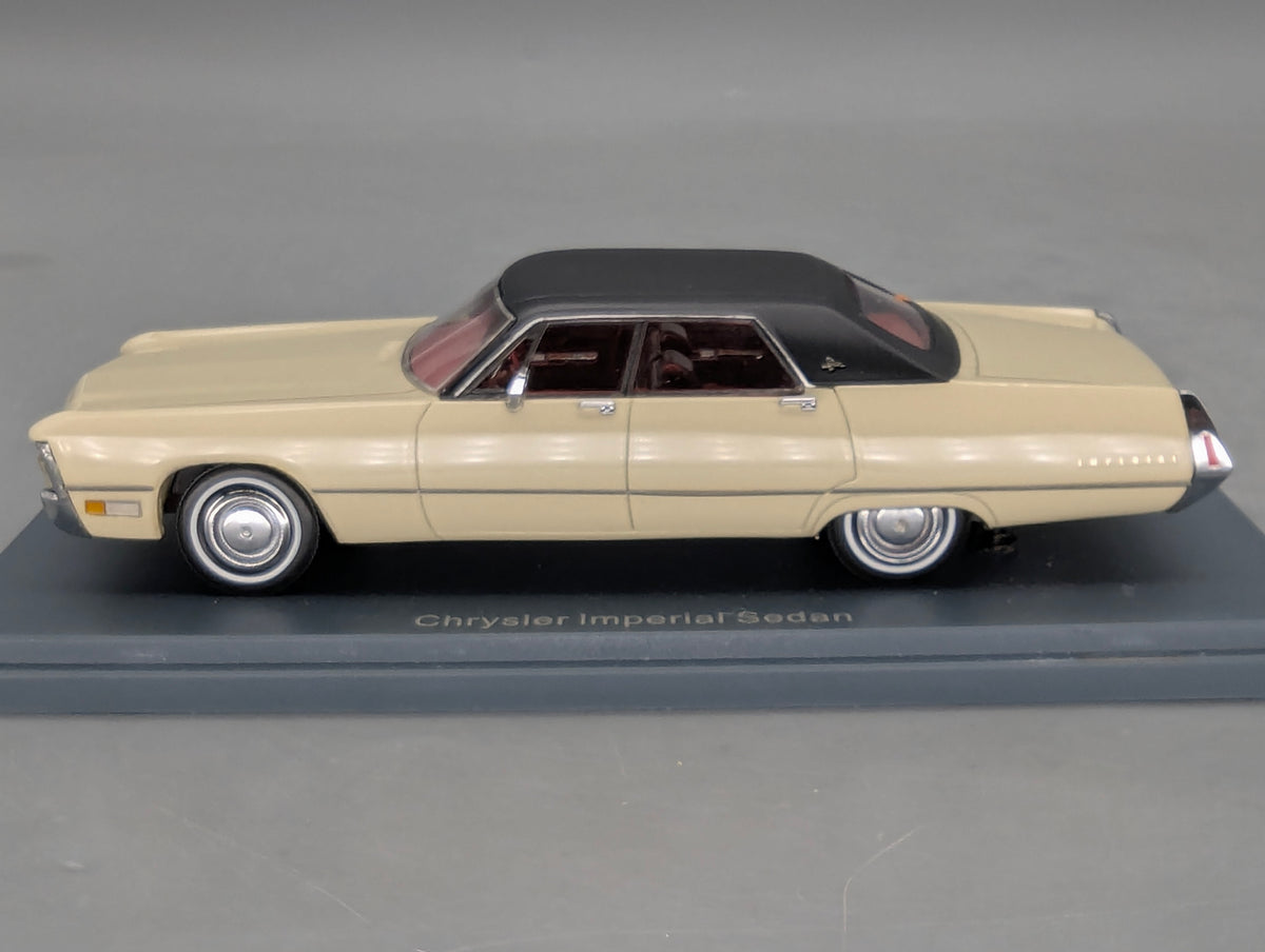 Modellautos 1:43 Neo Scale Models 44731 Chrysler Imperial Sedan mit OVP
