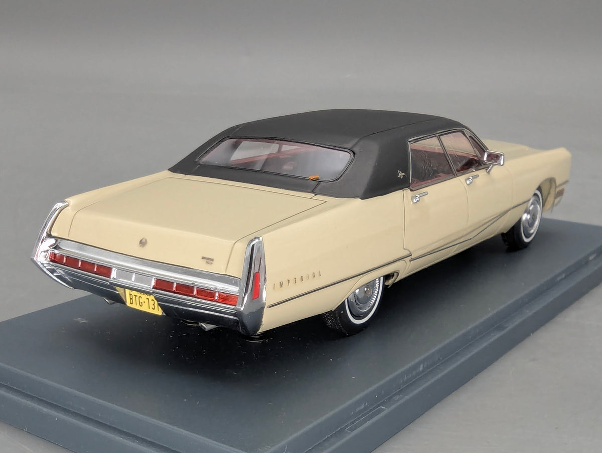 Modellautos 1:43 Neo Scale Models 44731 Chrysler Imperial Sedan mit OVP