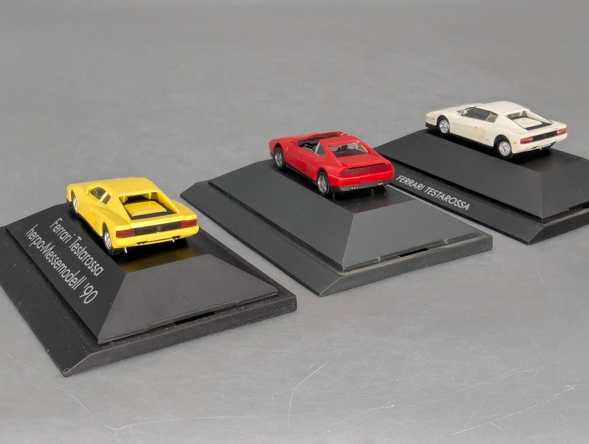 Modellautos 1:87 Herpa Ferrari 3-tlg Set 2x Testarossa 1x 348ts mit Vitrinen