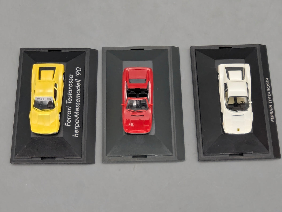 Modellautos 1:87 Herpa Ferrari 3-tlg Set 2x Testarossa 1x 348ts mit Vitrinen