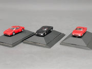 Modellautos 1:87 Herpa Ferrari 3-tlg Set 2x rot, 1x schwarz mit Vitrinen