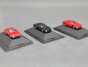 Modellautos 1:87 Herpa Ferrari 3-tlg Set 2x rot, 1x schwarz mit Vitrinen