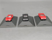 Modellautos 1:87 Herpa Ferrari 3-tlg Set 2x rot, 1x schwarz mit Vitrinen
