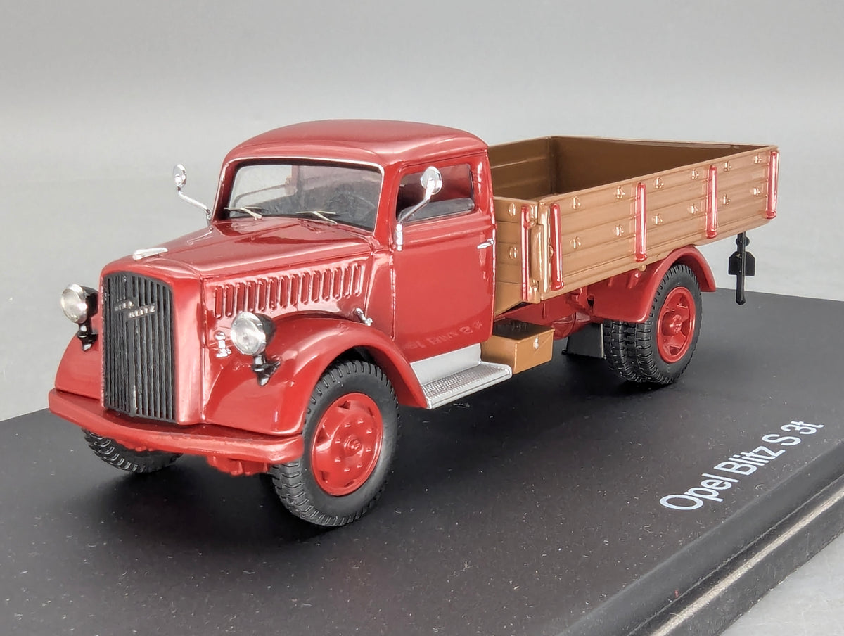Modell LKW 1:43 Schuco Opel Blitz S 3t Rot mit Vitrine