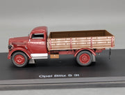 Modell LKW 1:43 Schuco Opel Blitz S 3t Rot mit Vitrine