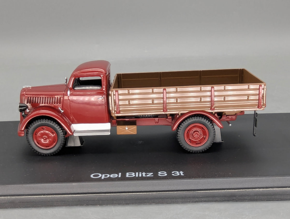 Modell LKW 1:43 Schuco Opel Blitz S 3t Rot mit Vitrine