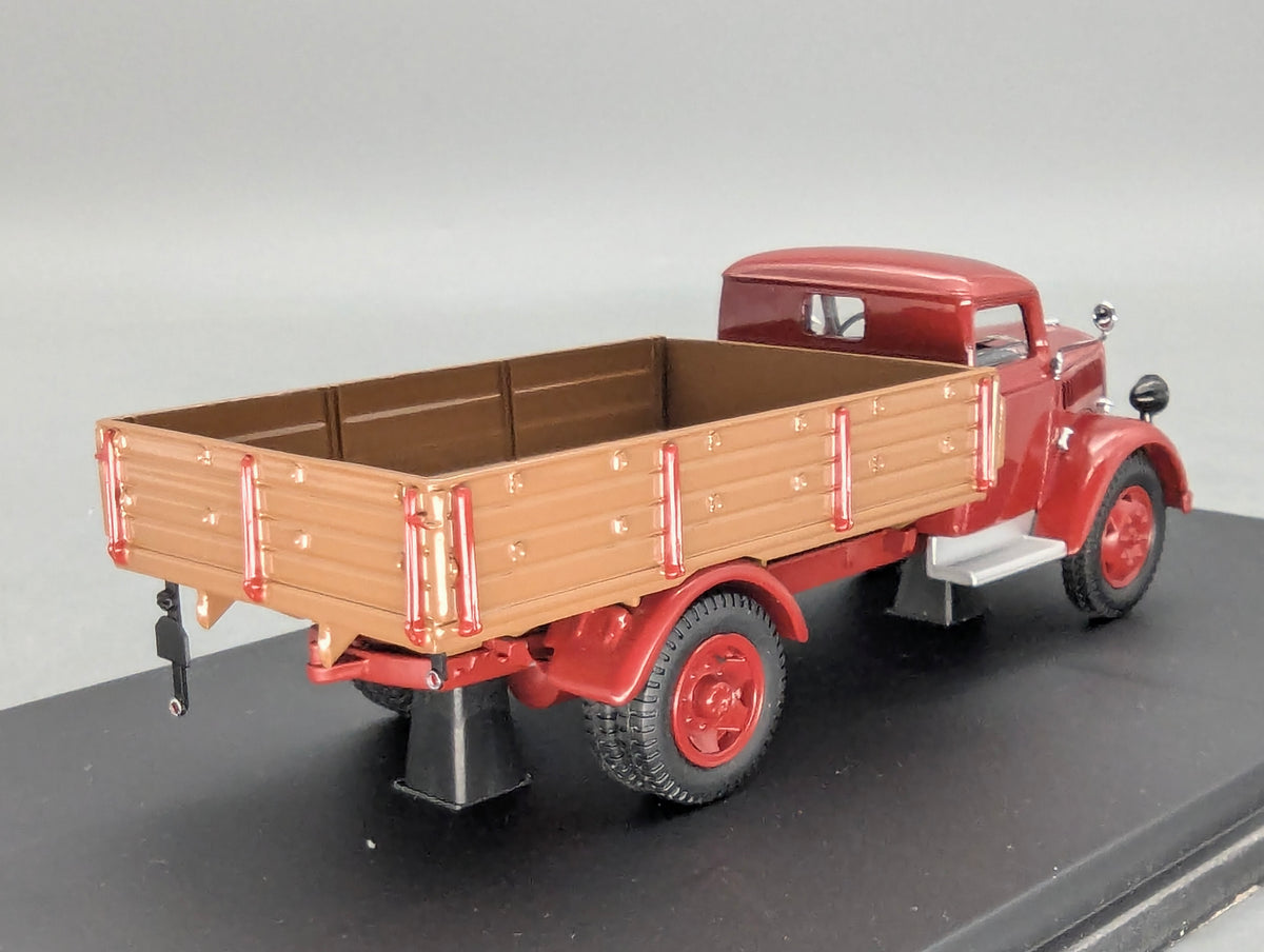Modell LKW 1:43 Schuco Opel Blitz S 3t Rot mit Vitrine