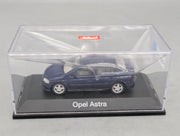 Modellautos 1:43 Schuco Opel Astra 4-Türer Blau mit Vitrine