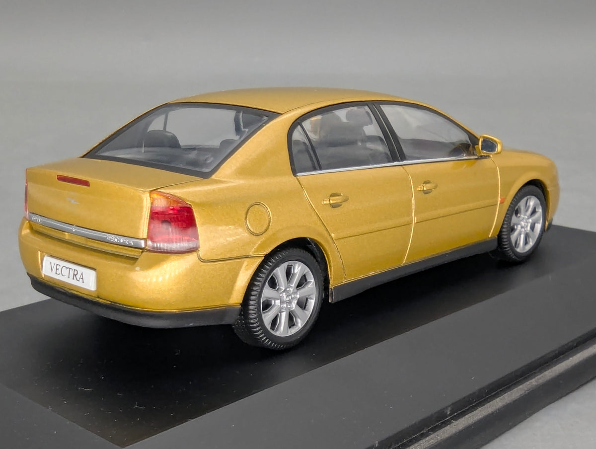 Modellautos 1:43 Schuco Opel Vectra 4-Türer Gold mit Dealer OVP
