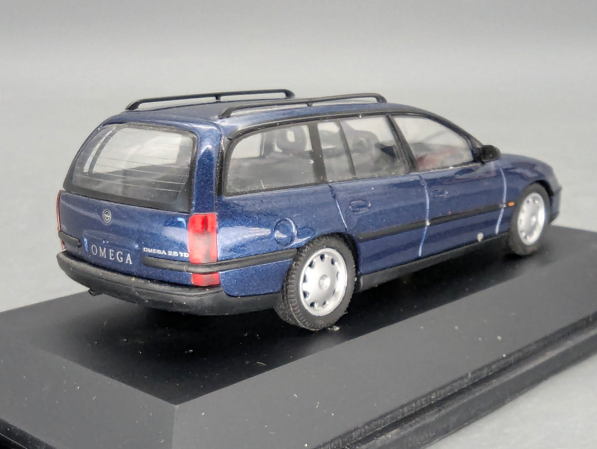 Modellautos 1:43 Schuco Opel Omega B Caravan 2,5 TD Blau Metallic mit OVP
