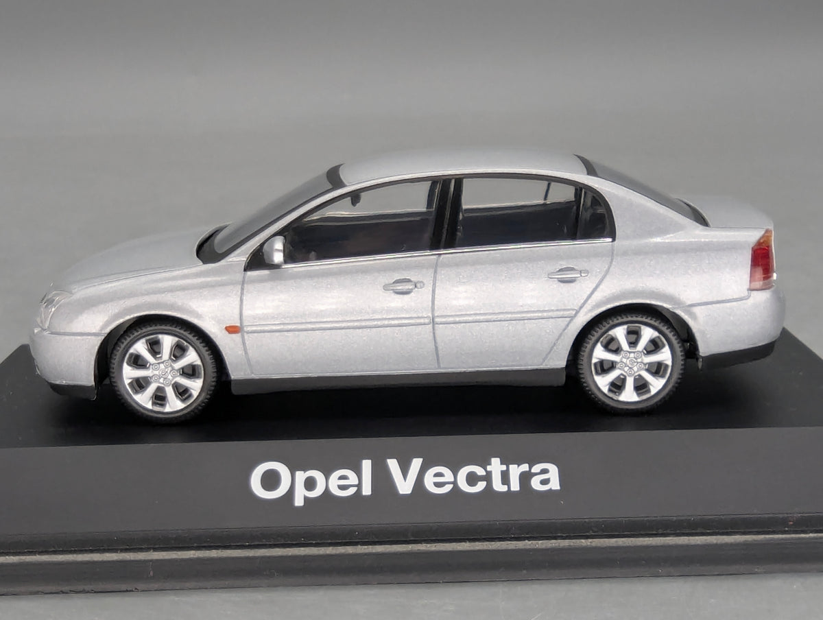 Modellautos 1:43 Schuco Opel Vectra 4-Türer Silber Metallic mit Dealer OVP