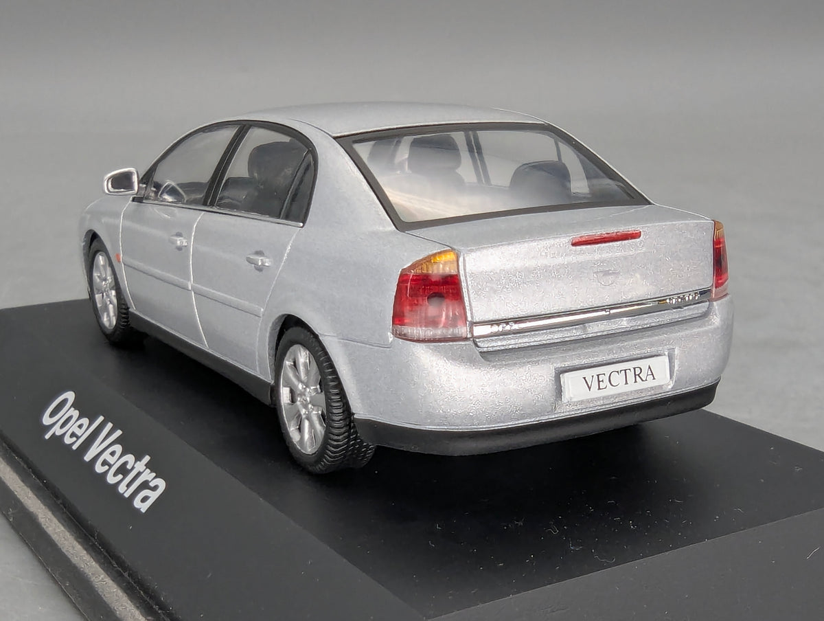 Modellautos 1:43 Schuco Opel Vectra 4-Türer Silber Metallic mit Dealer OVP