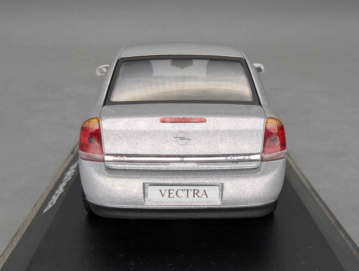Modellautos 1:43 Schuco Opel Vectra 4-Türer Silber Metallic mit Dealer OVP