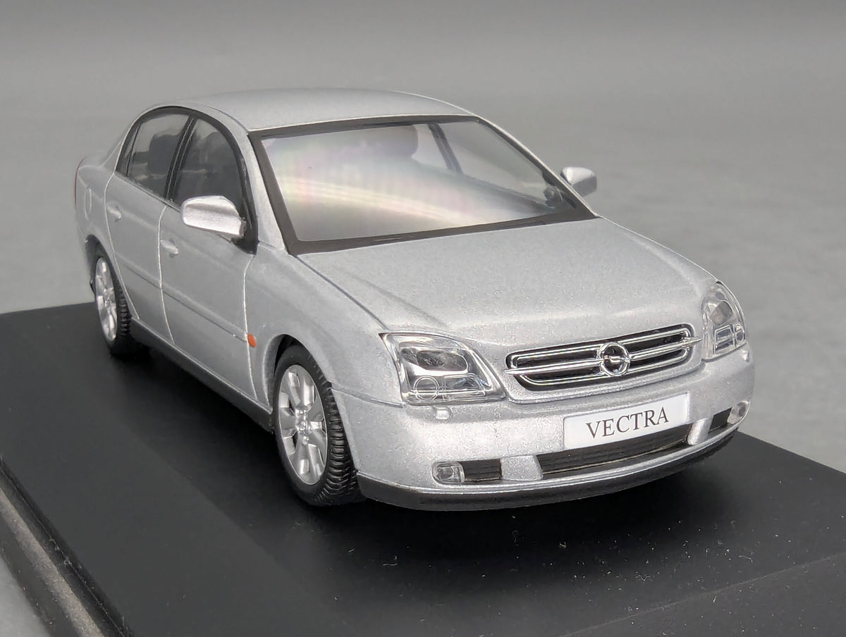 Modellautos 1:43 Schuco Opel Vectra 4-Türer Silber Metallic mit Dealer OVP