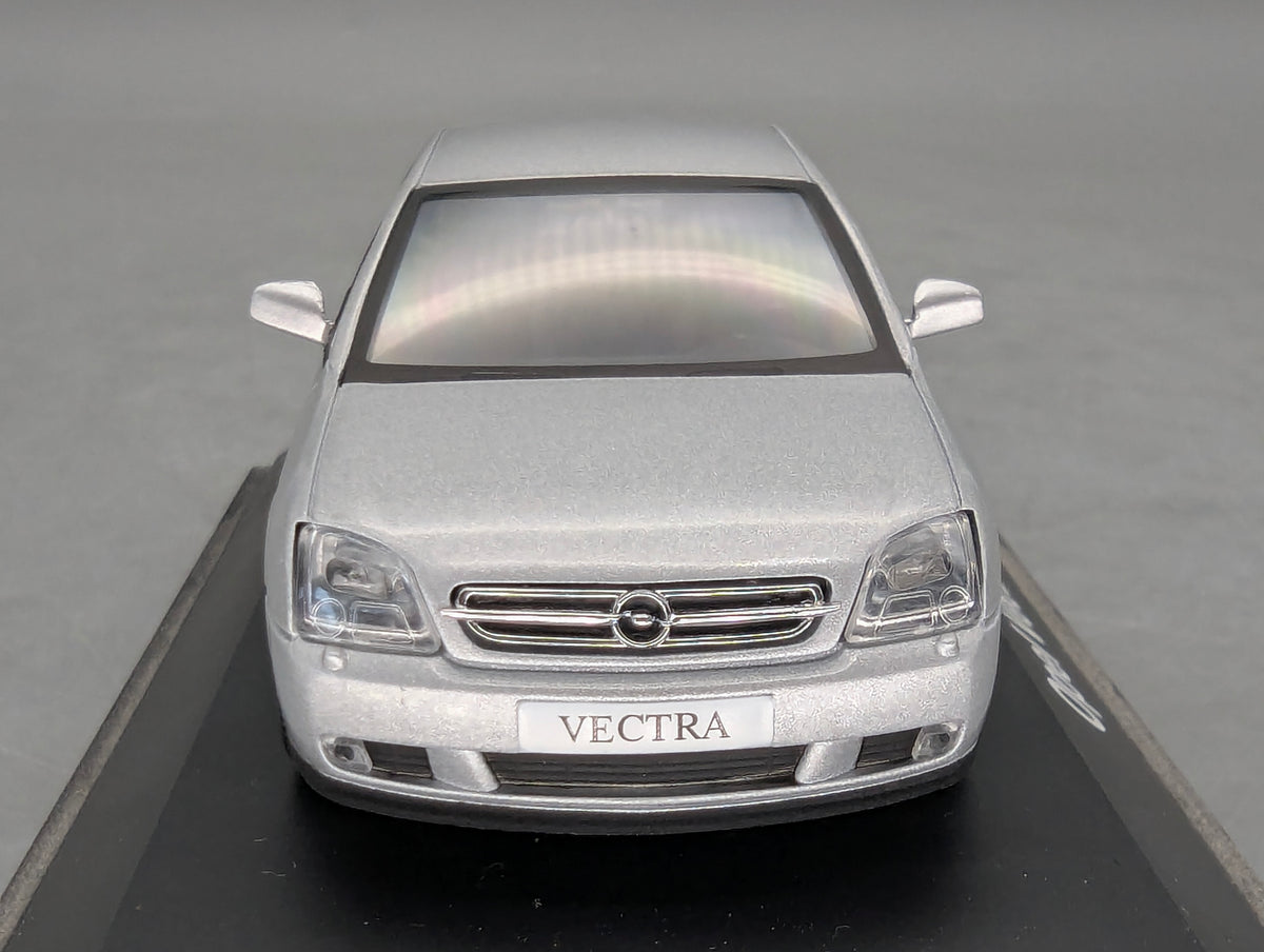 Modellautos 1:43 Schuco Opel Vectra 4-Türer Silber Metallic mit Dealer OVP