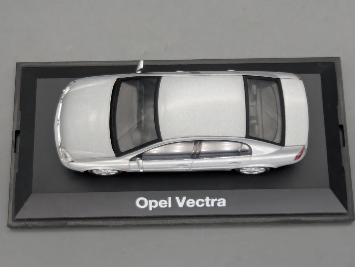 Modellautos 1:43 Schuco Opel Vectra 4-Türer Silber Metallic mit Dealer OVP