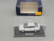 Modellautos 1:43 Schuco Opel Vectra 4-Türer Silber Metallic mit Dealer OVP