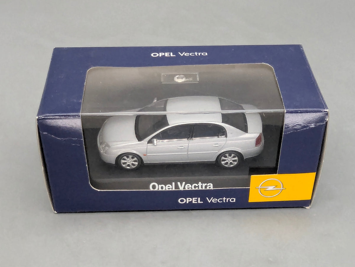 Modellautos 1:43 Schuco Opel Vectra 4-Türer Silber Metallic mit Dealer OVP