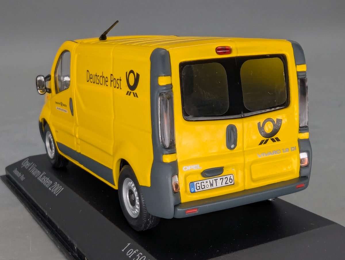 Modellautos 1:43 Minichamps Opel Vivaro Kasten 2001 Deutsche Post Gelb mit Vitrine