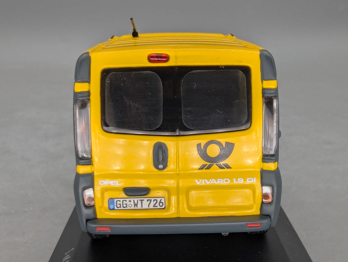 Modellautos 1:43 Minichamps Opel Vivaro Kasten 2001 Deutsche Post Gelb mit Vitrine
