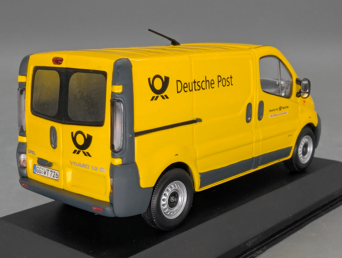 Modellautos 1:43 Minichamps Opel Vivaro Kasten 2001 Deutsche Post Gelb mit Vitrine