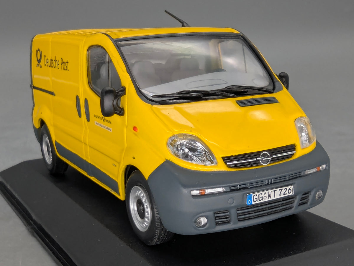 Modellautos 1:43 Minichamps Opel Vivaro Kasten 2001 Deutsche Post Gelb mit Vitrine