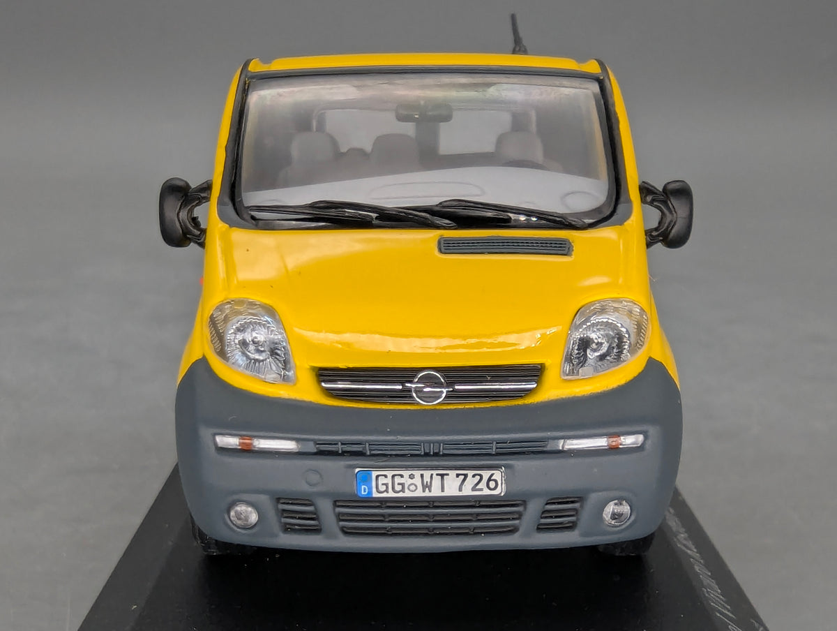 Modellautos 1:43 Minichamps Opel Vivaro Kasten 2001 Deutsche Post Gelb mit Vitrine