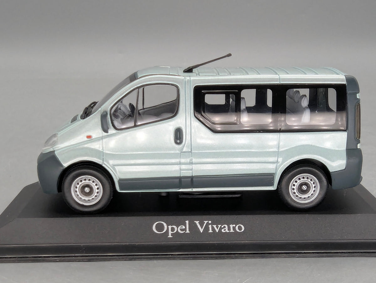 Modellautos 1:43 Minichamps Opel Vivaro Silber-Grün mit Dealer OVP