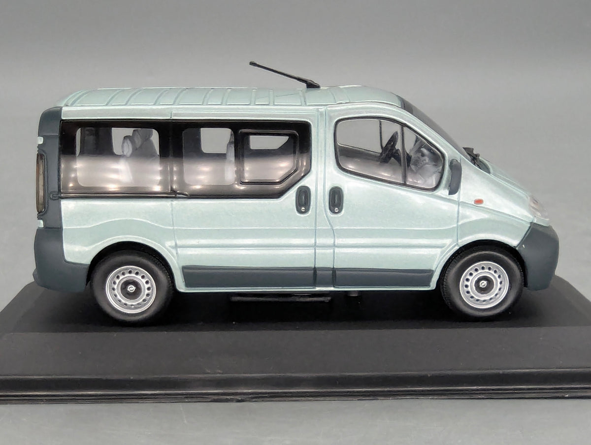 Modellautos 1:43 Minichamps Opel Vivaro Silber-Grün mit Dealer OVP
