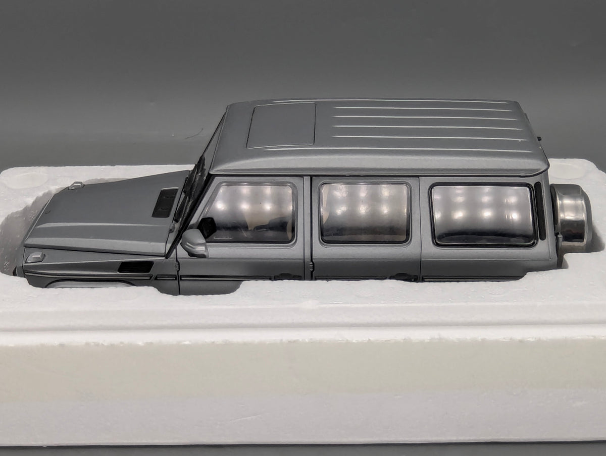 Modellautos 1:18 iScale Mercedes Benz G Klasse mit OVP