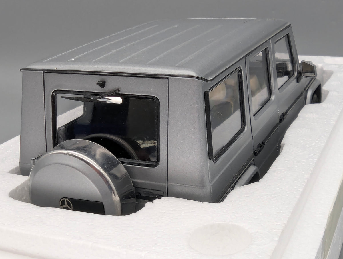 Modellautos 1:18 iScale Mercedes Benz G Klasse mit OVP