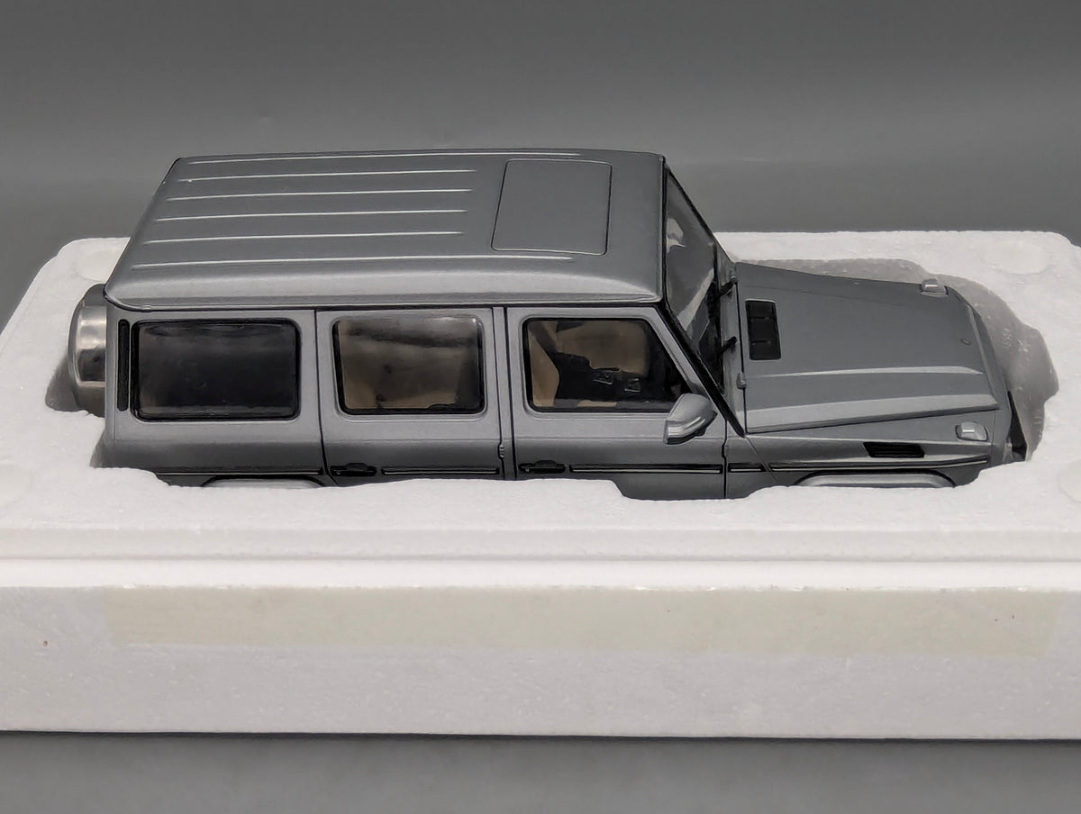 Modellautos 1:18 iScale Mercedes Benz G Klasse mit OVP