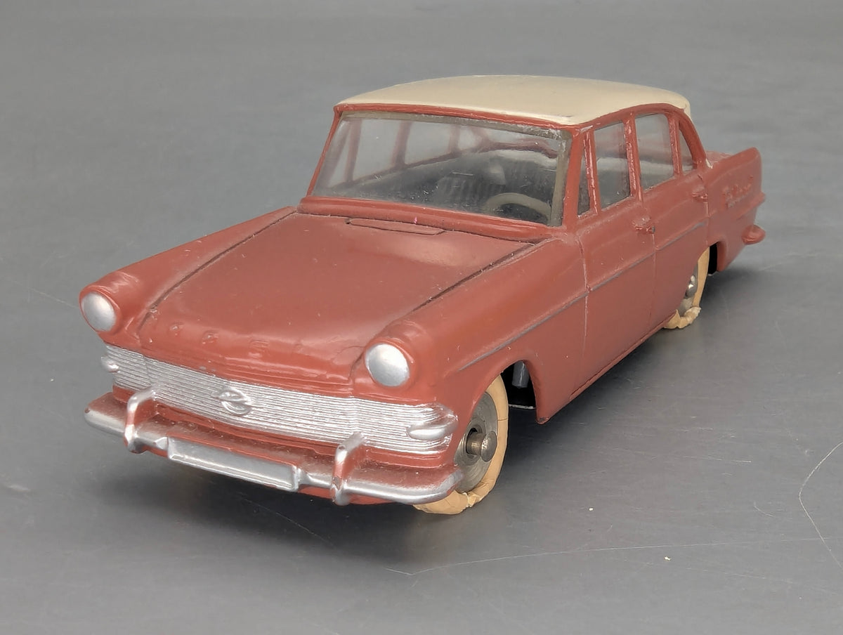 Modellauto 1:43 Dinky Toys 554 Opel Rekord mit OVP