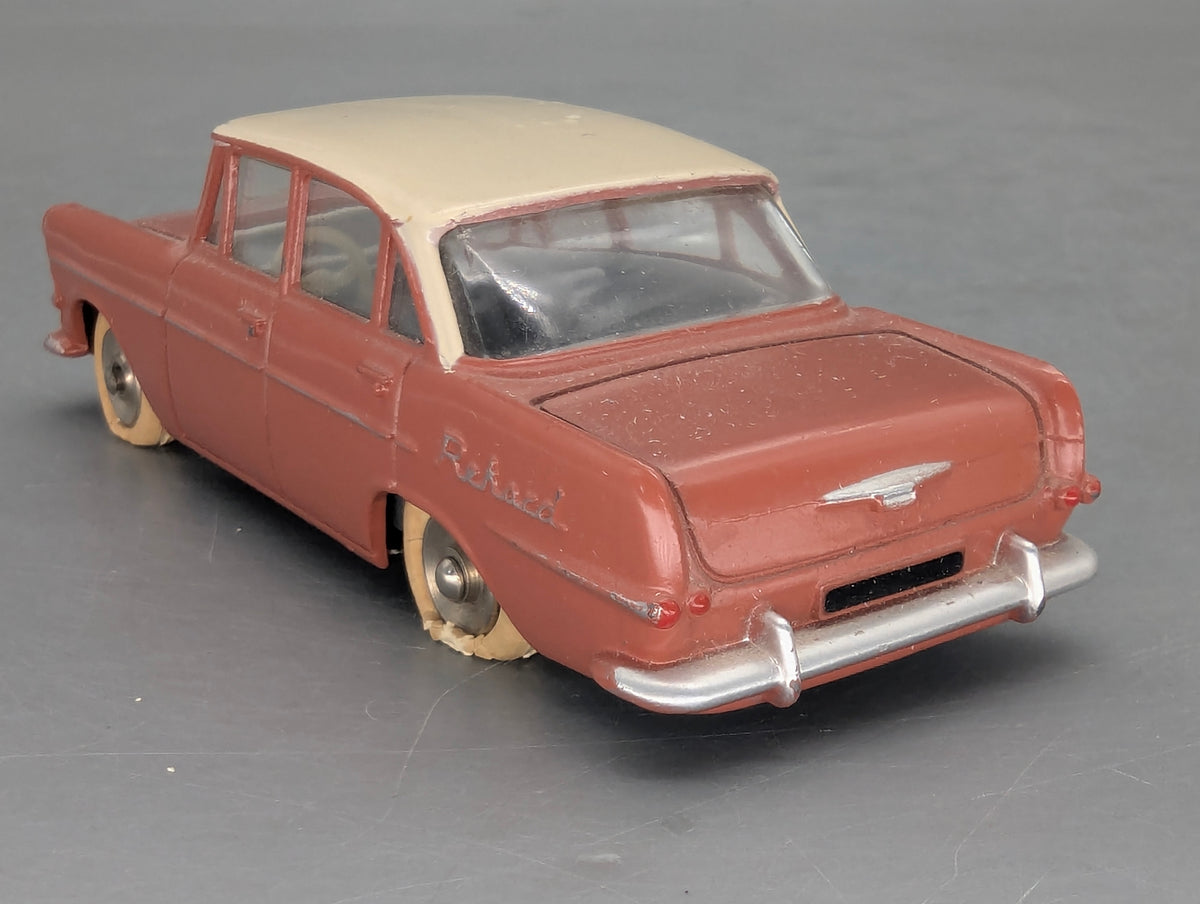 Modellauto 1:43 Dinky Toys 554 Opel Rekord mit OVP
