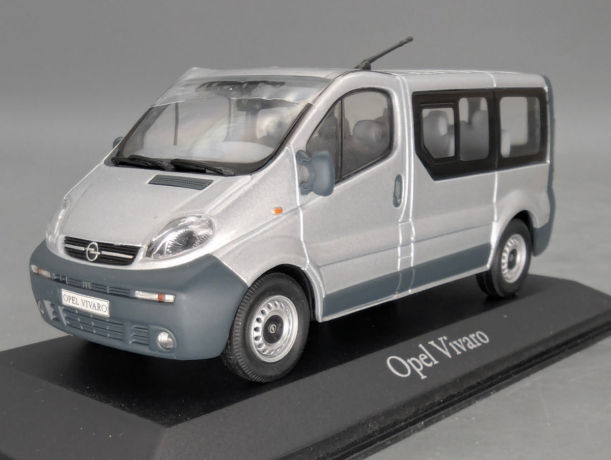 Modellautos 1:43 Minichamps Opel Vivaro Silber mit Dealer OVP