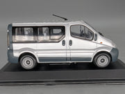 Modellautos 1:43 Minichamps Opel Vivaro Silber mit Dealer OVP
