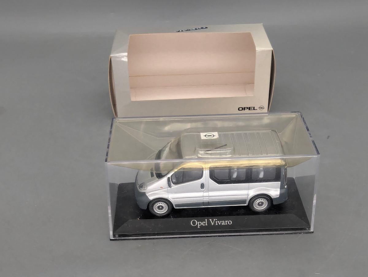 Modellautos 1:43 Minichamps Opel Vivaro Silber mit Dealer OVP
