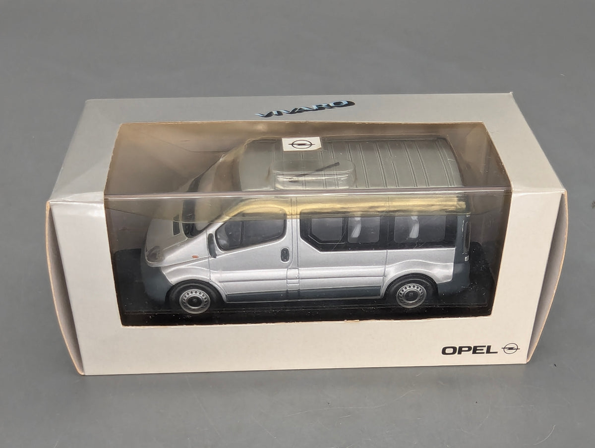 Modellautos 1:43 Minichamps Opel Vivaro Silber mit Dealer OVP