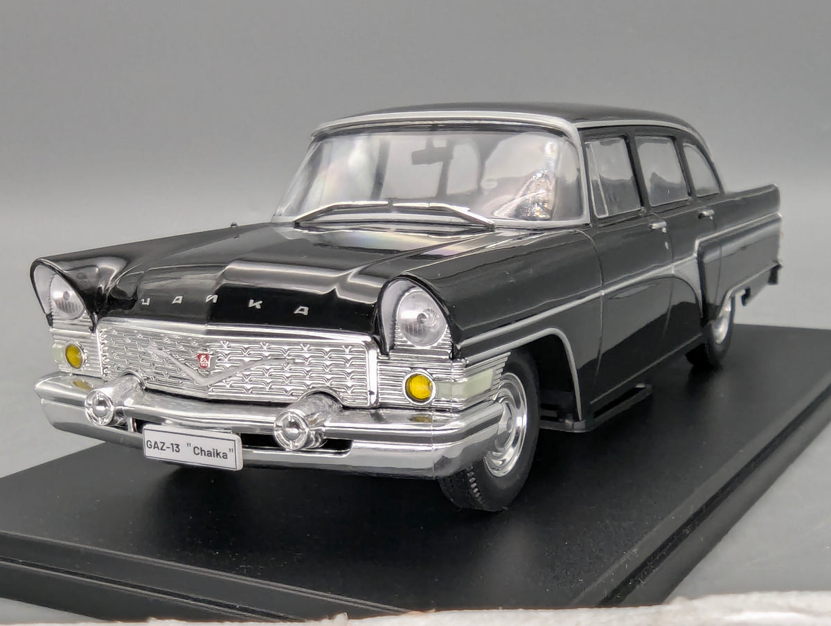 Modellautos 1:24 Whitebox WB 124080 GAZ 13 Chaika Schwarz mit OVP