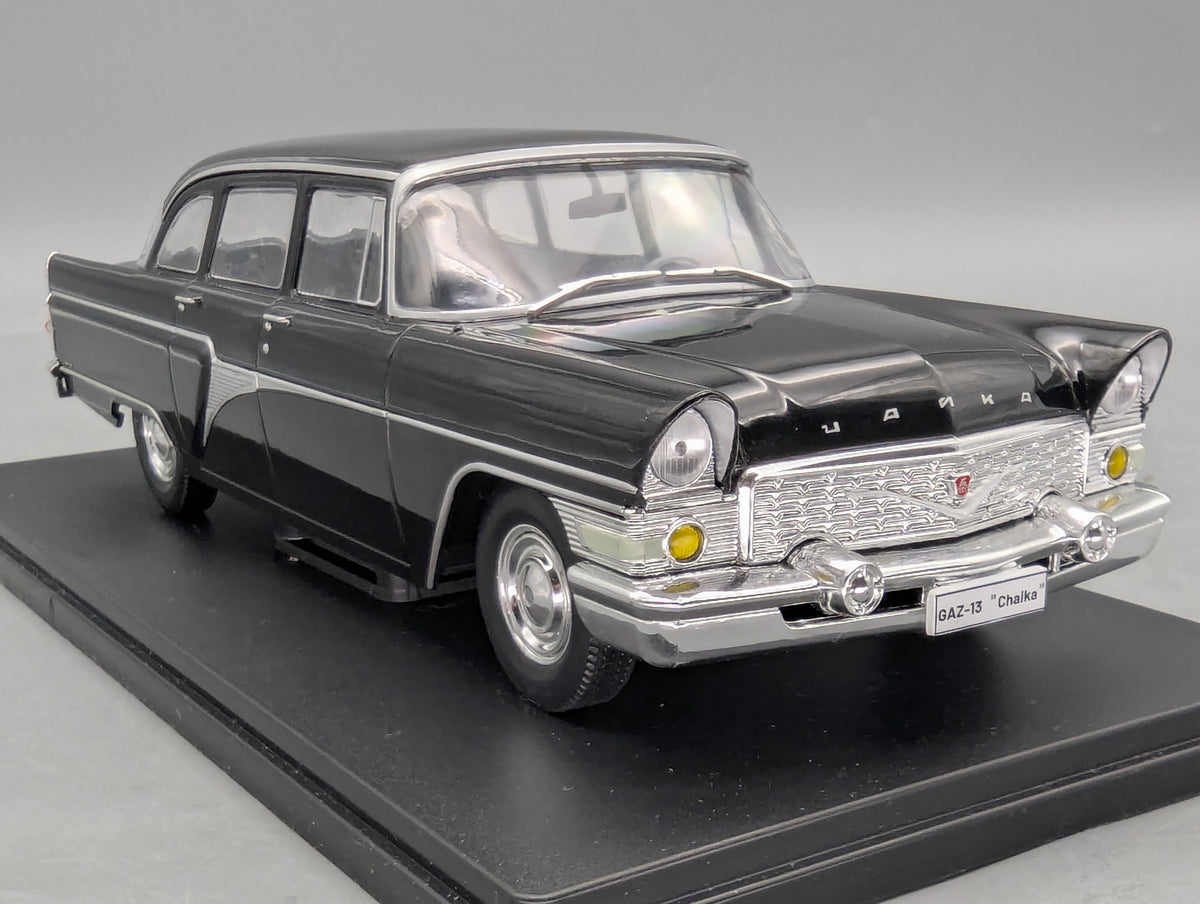 Modellautos 1:24 Whitebox WB 124080 GAZ 13 Chaika Schwarz mit OVP