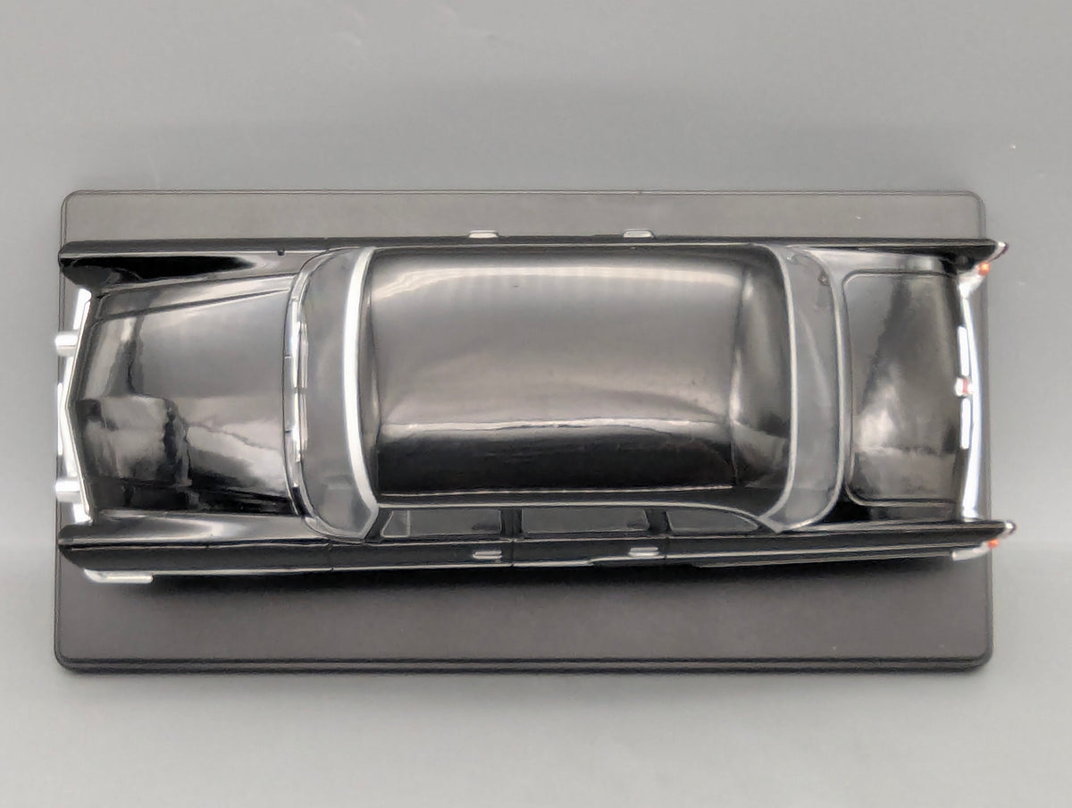 Modellautos 1:24 Whitebox WB 124080 GAZ 13 Chaika Schwarz mit OVP