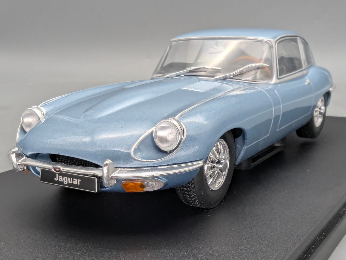 Modellautos 1:24 Whitebox WB 124039 Jaguar E-Type Metallic Blau OVP