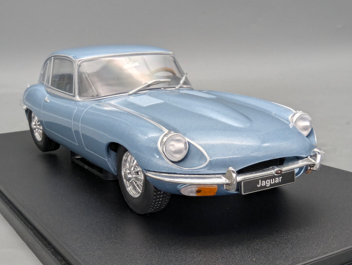 Modellautos 1:24 Whitebox WB 124039 Jaguar E-Type Metallic Blau OVP