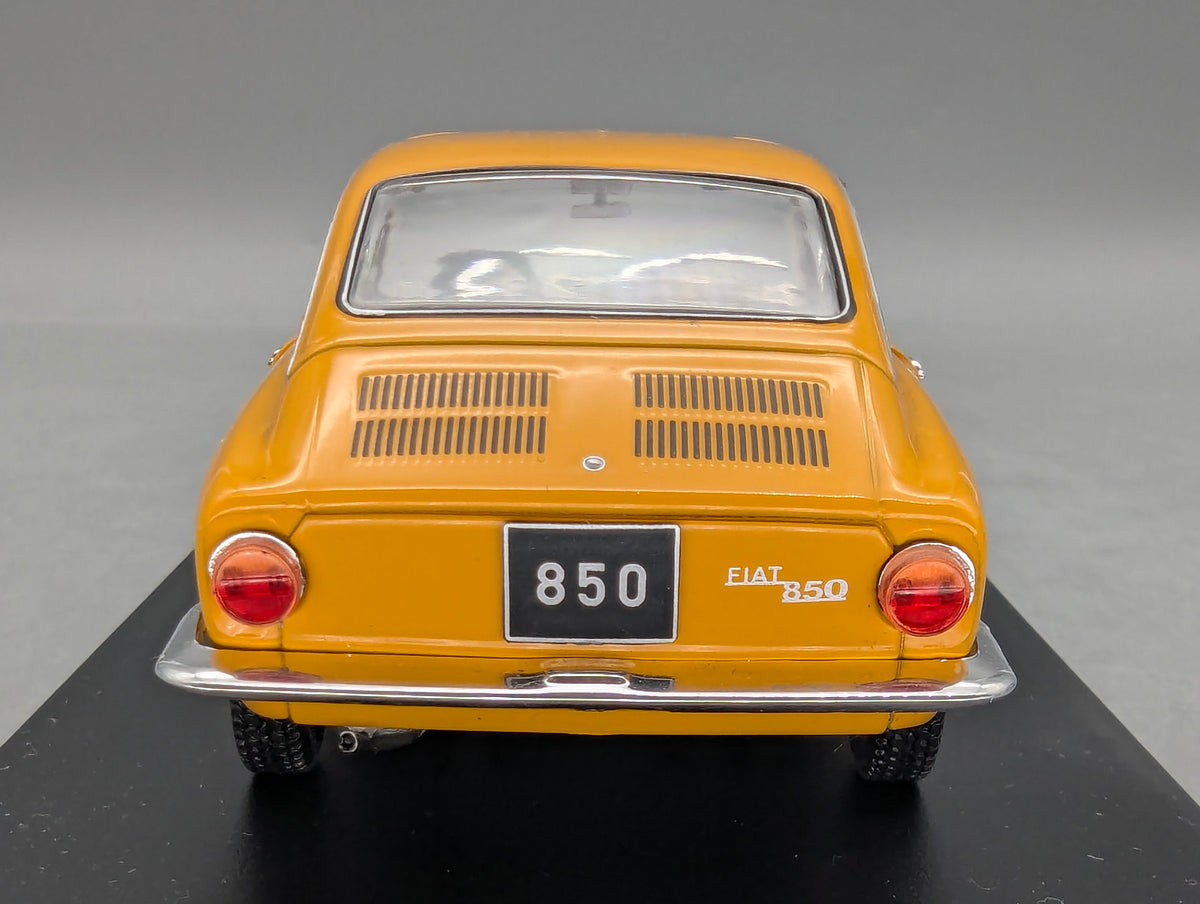 Modellautos 1:24 Whitebox WB 124168 Fiat 850 Coupe mit OVP