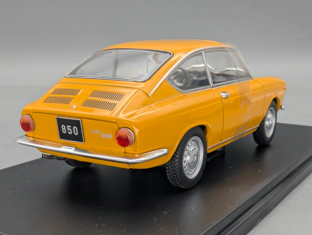 Modellautos 1:24 Whitebox WB 124168 Fiat 850 Coupe mit OVP