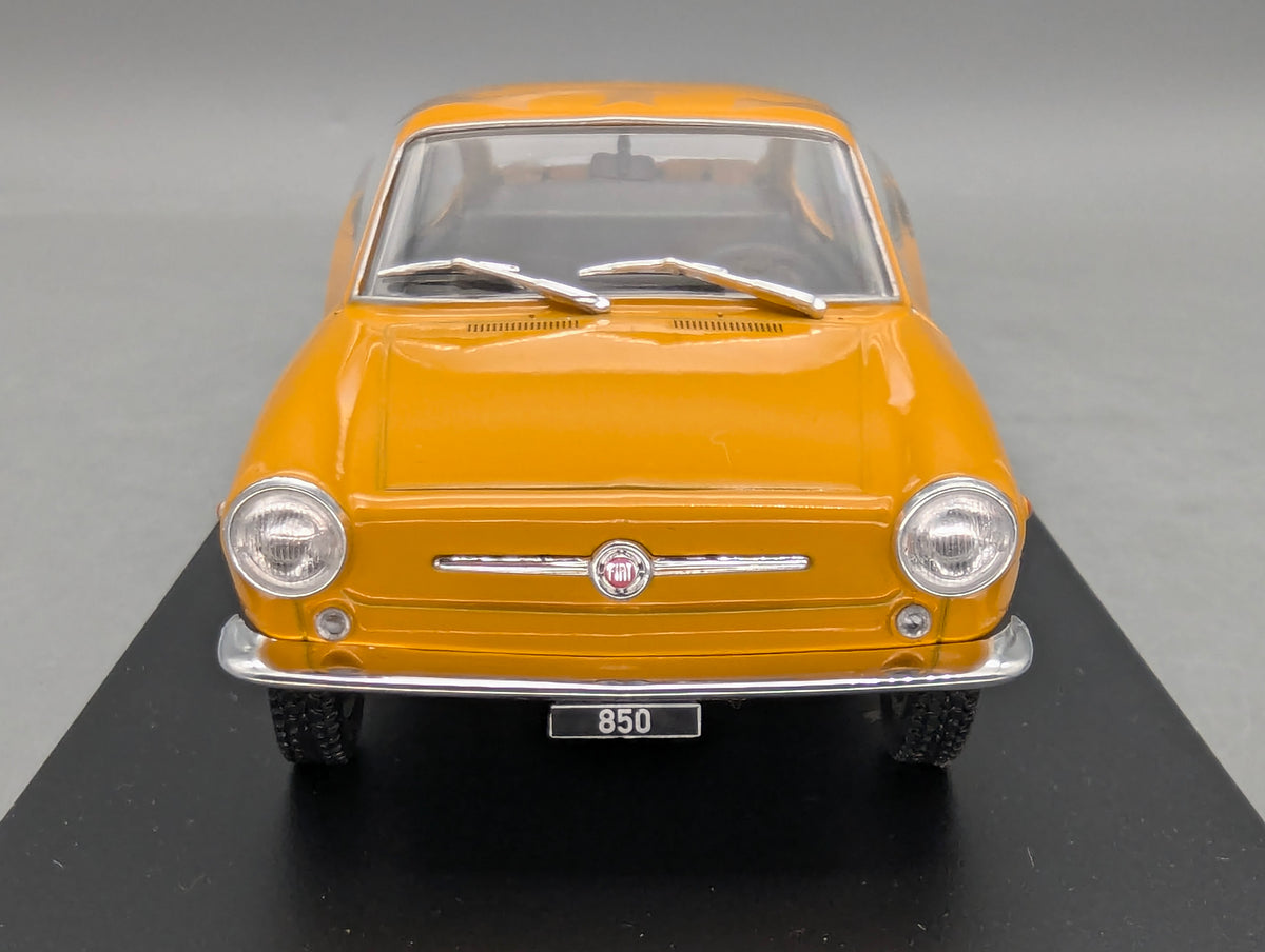 Modellautos 1:24 Whitebox WB 124168 Fiat 850 Coupe mit OVP